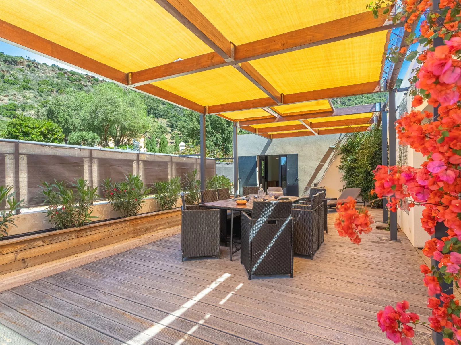 Maison Flocy-Outside