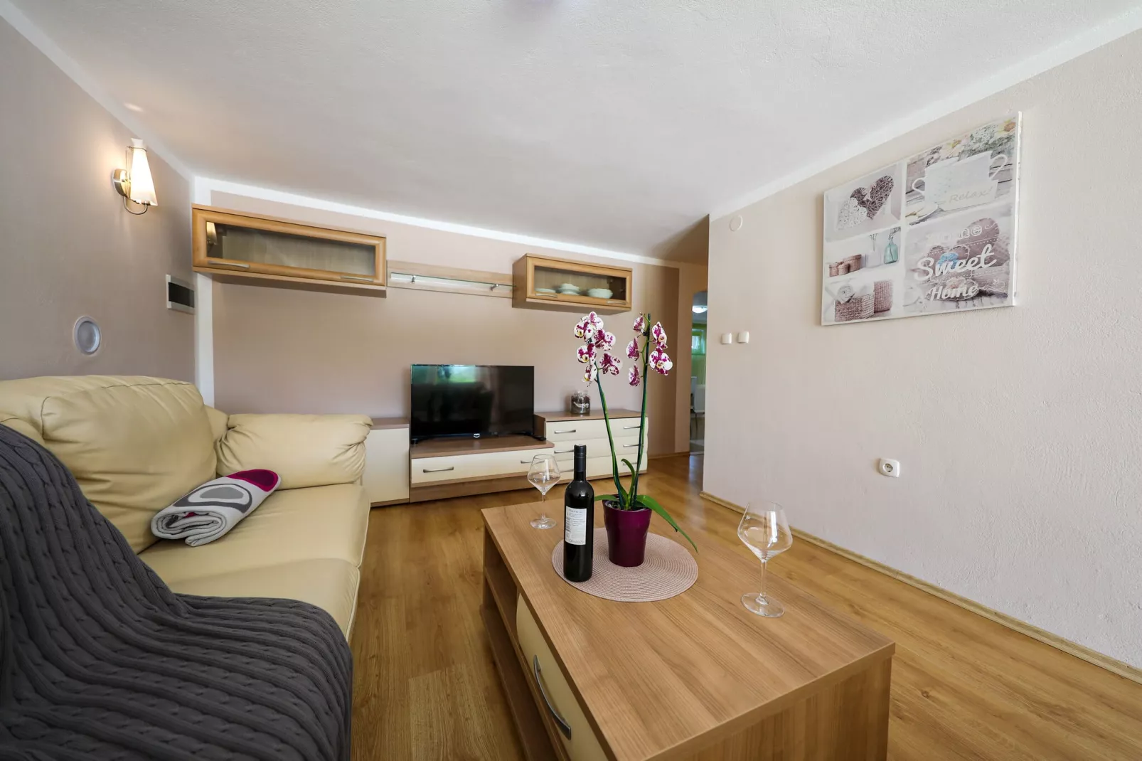 SANTA MIHOVIL-Living room