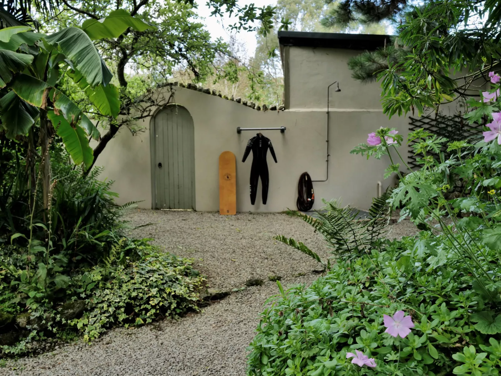 Smugglers Lane-Outside
