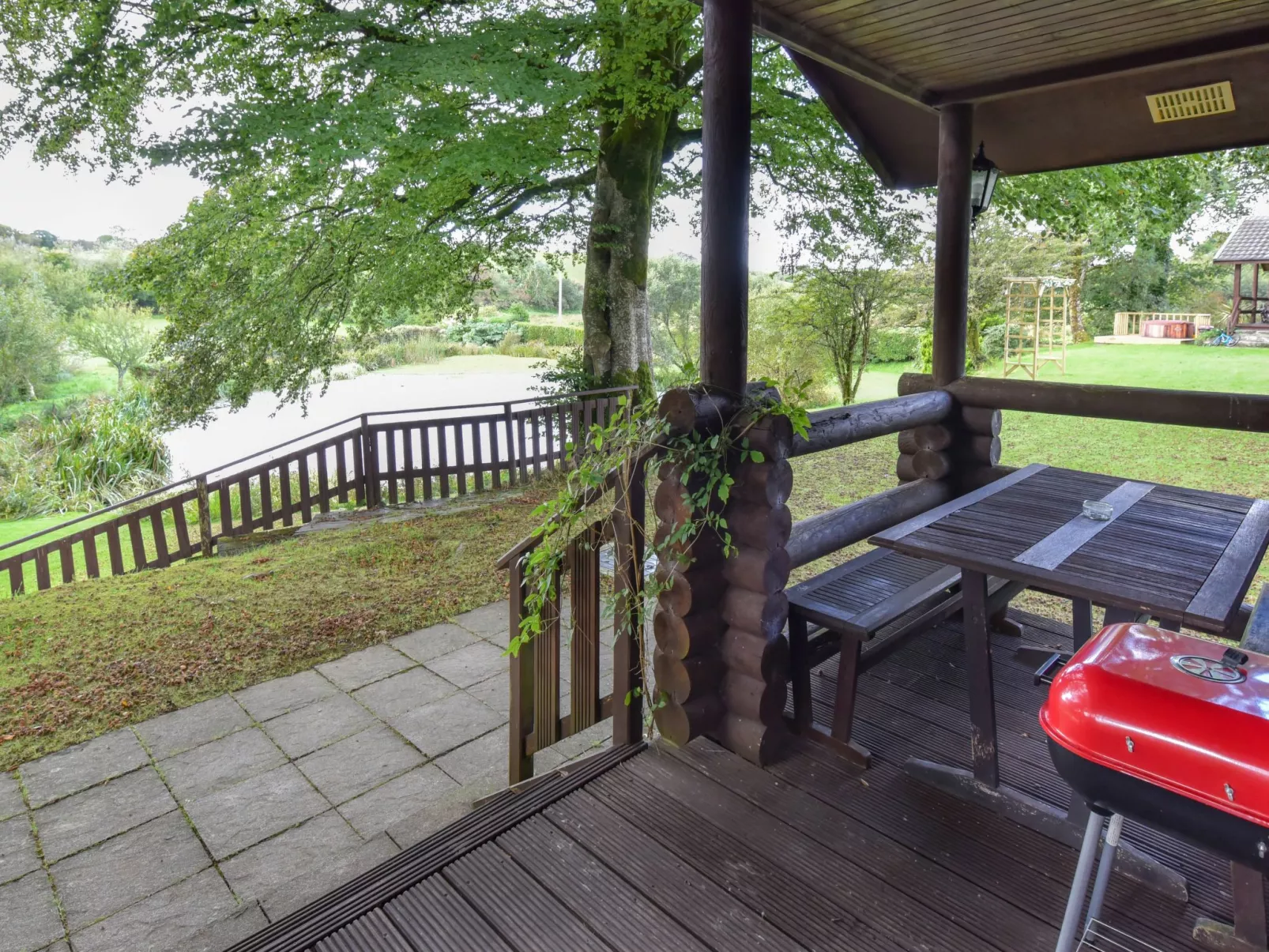 Brookview Lodge 3-Outside