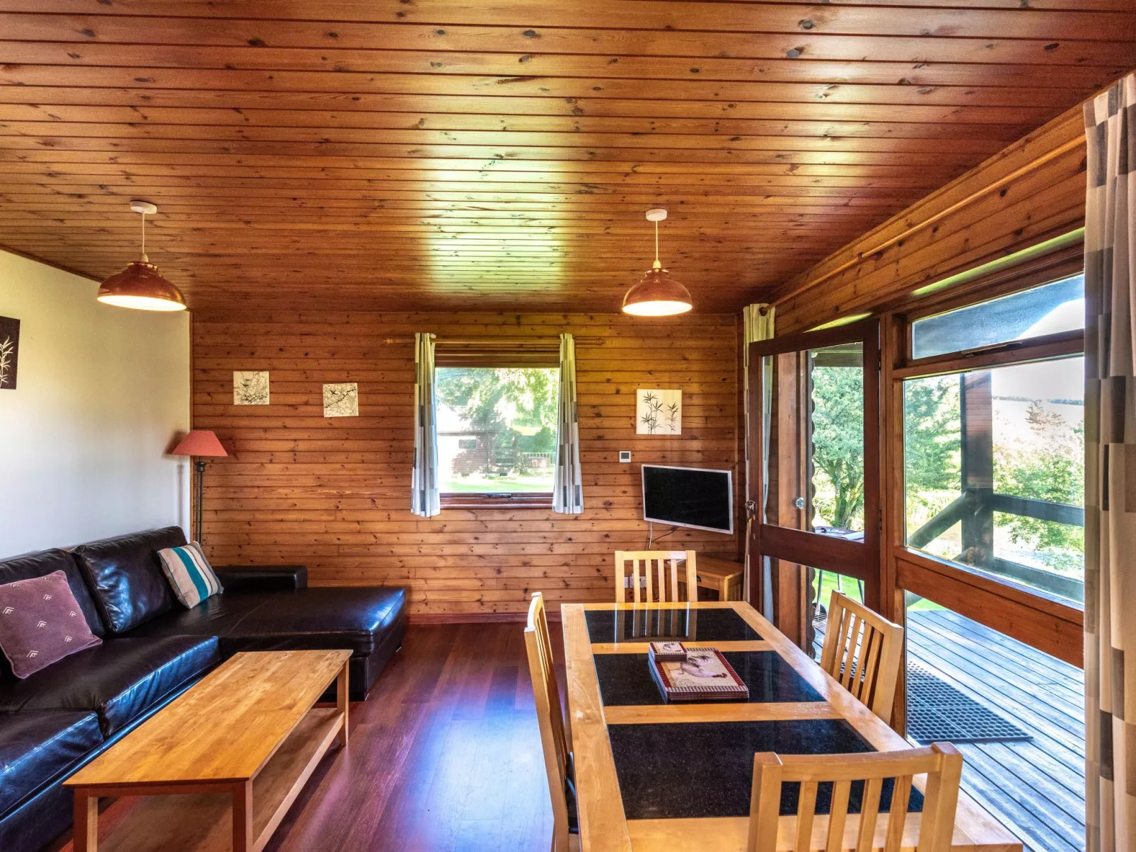 Brookview Lodge 1-Inside