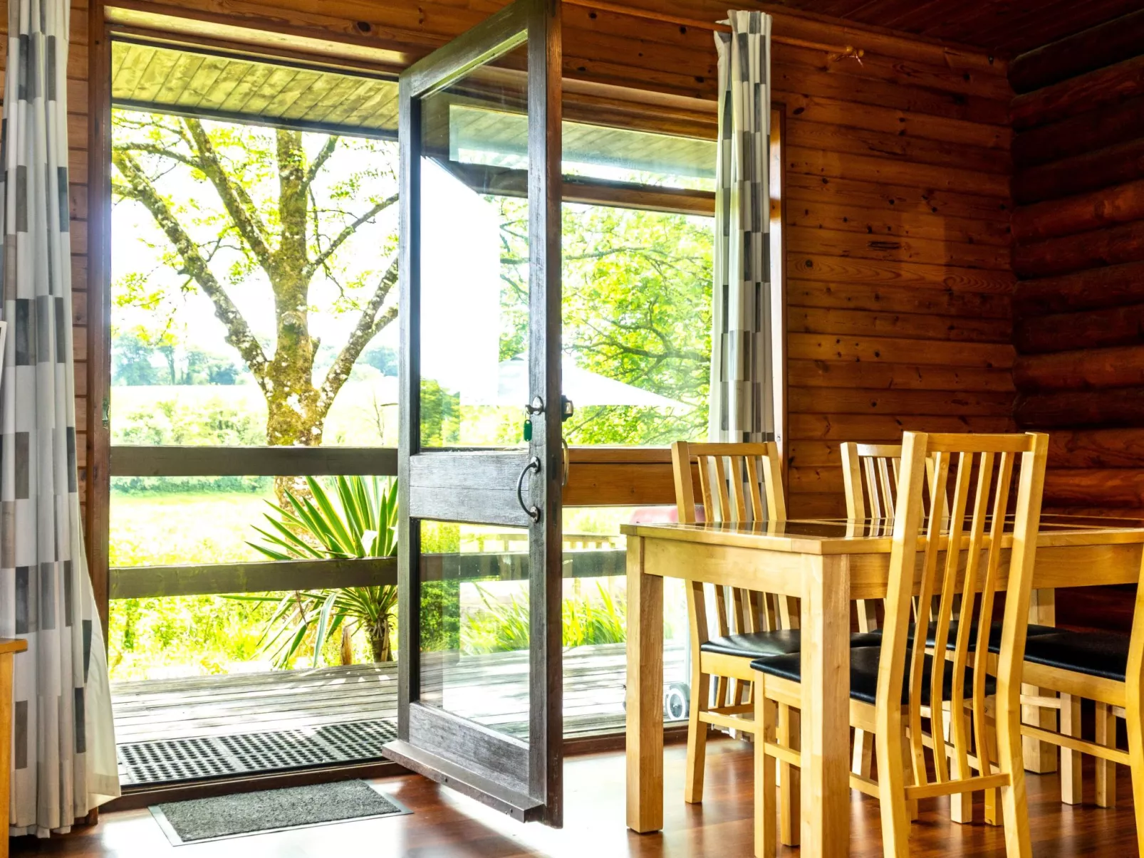 Brookview Lodge 1-Inside