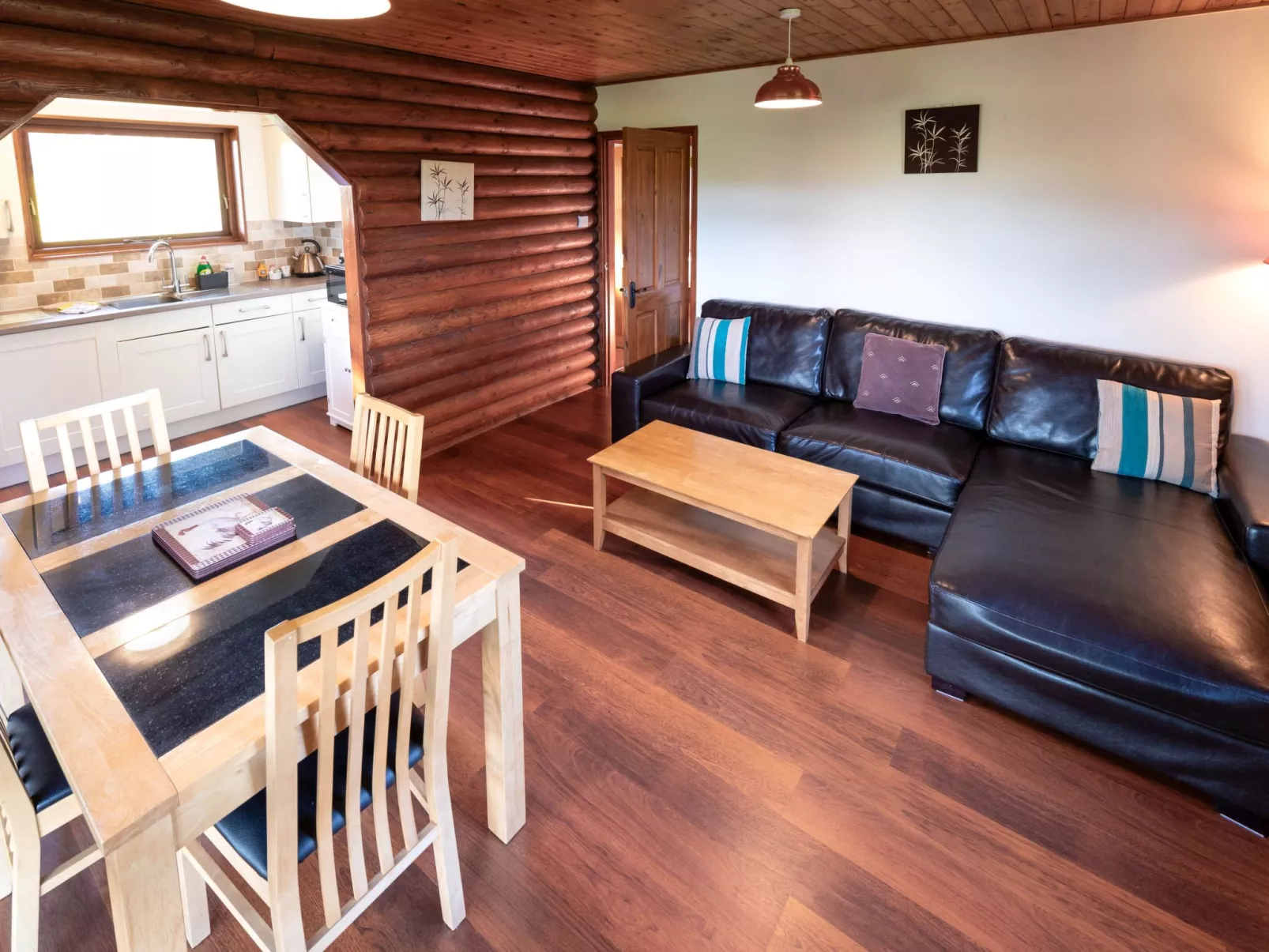 Brookview Lodge 1-Inside
