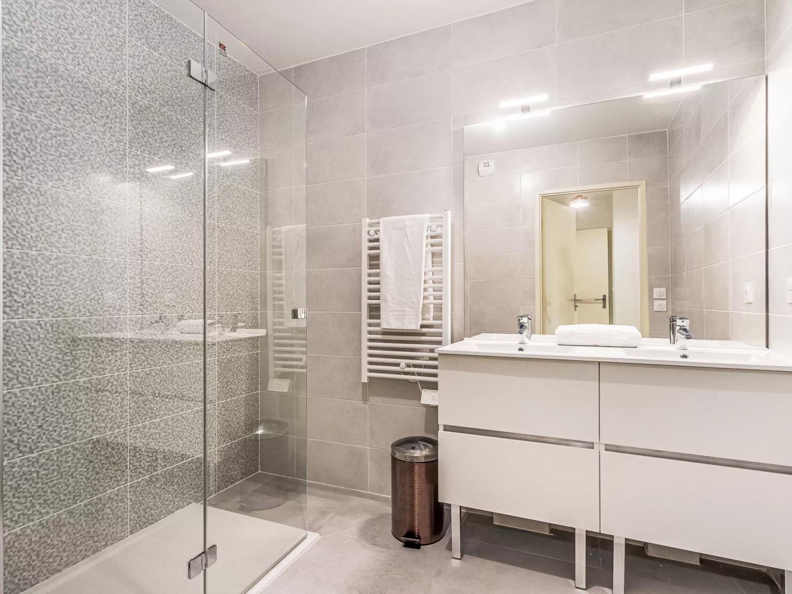 Le Clos des Restanques-Inside