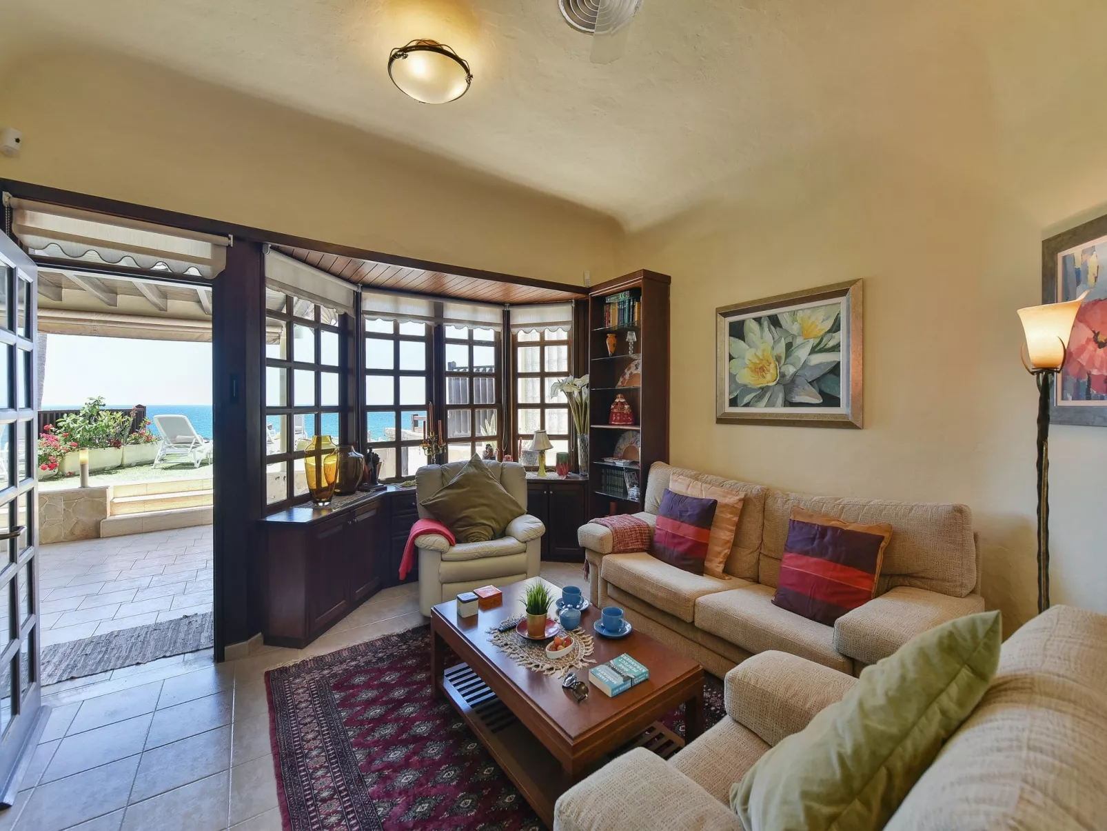 Roca del Mar-Inside