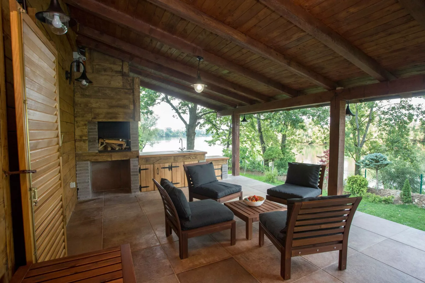 SWAN RIVER HOUSE-Terrace balcony