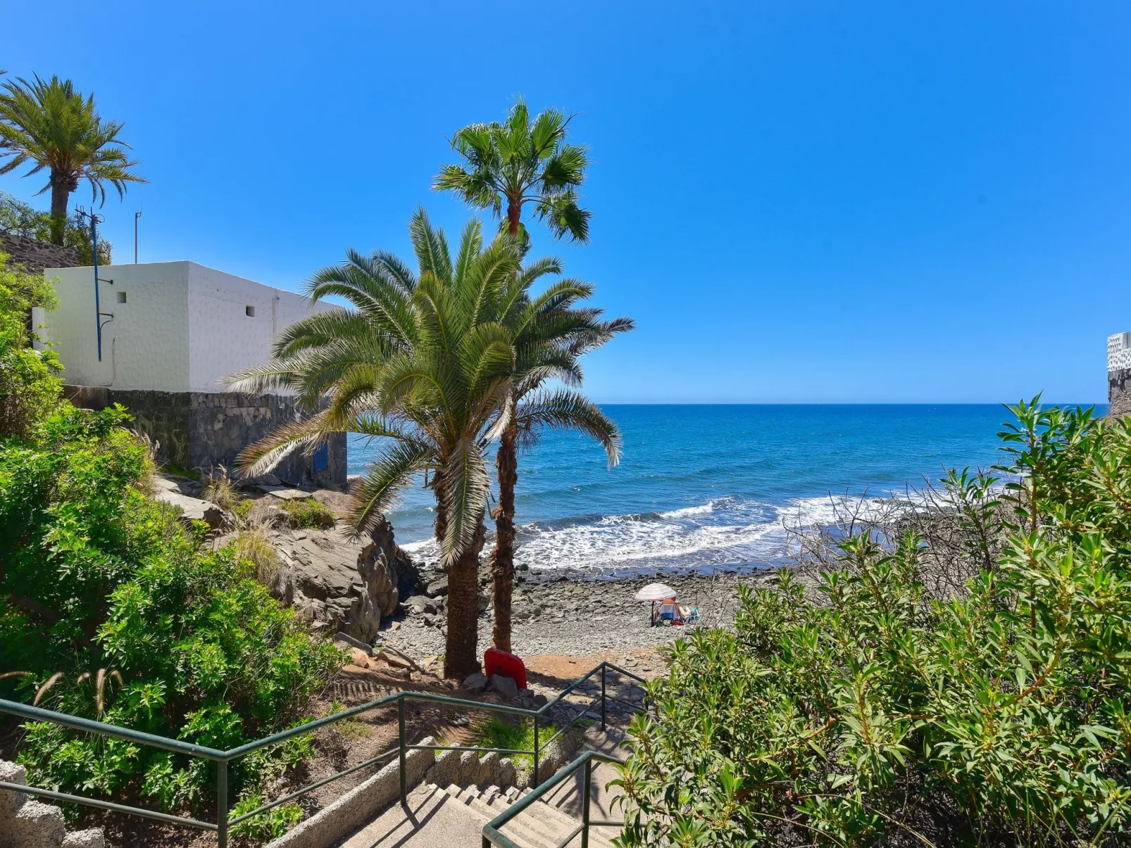 Roca del Mar-Outside