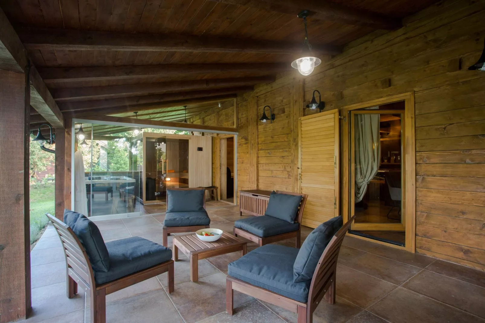 SWAN RIVER HOUSE-Terrace balcony