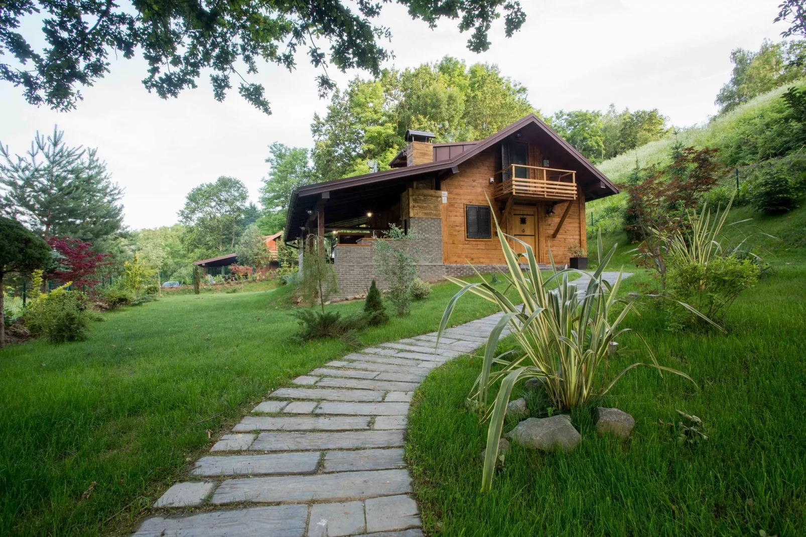 SWAN RIVER HOUSE-Exterior summer