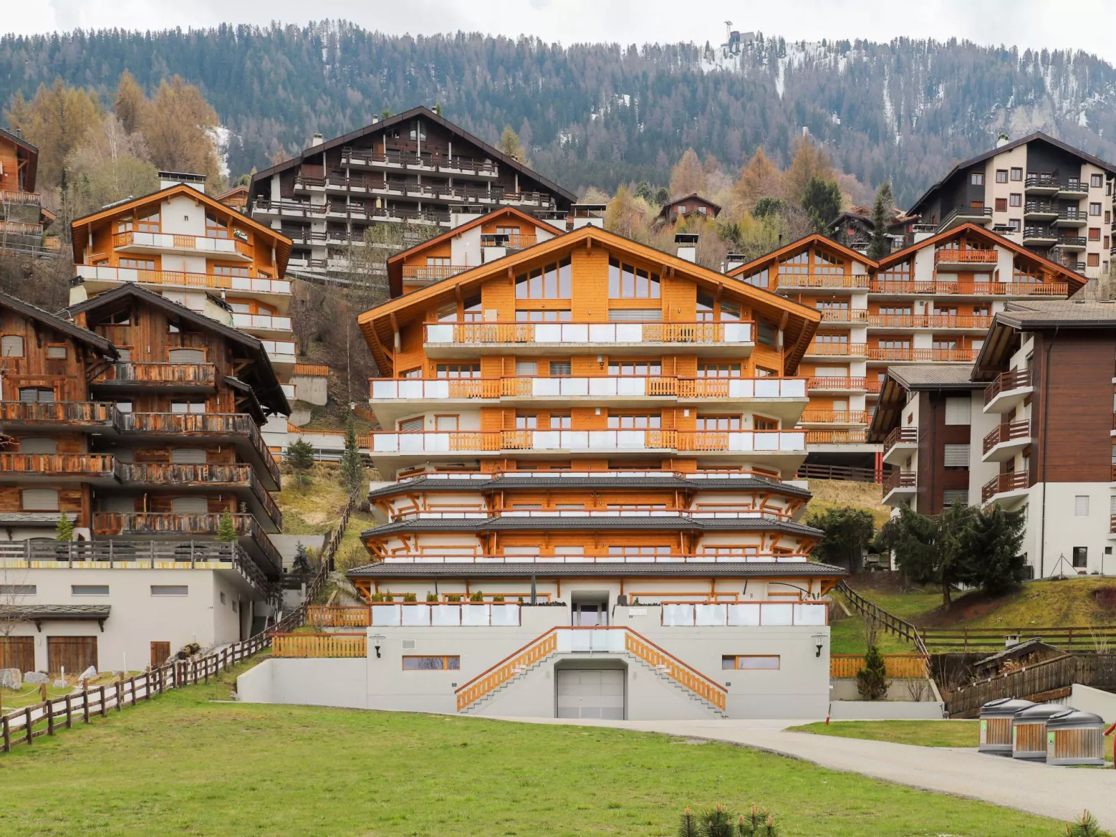 Cor des Alpes 2-Outside