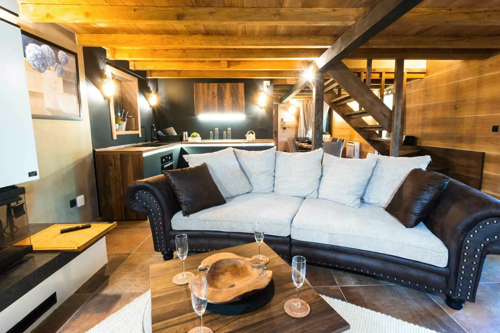 SWAN RIVER HOUSE-Living room