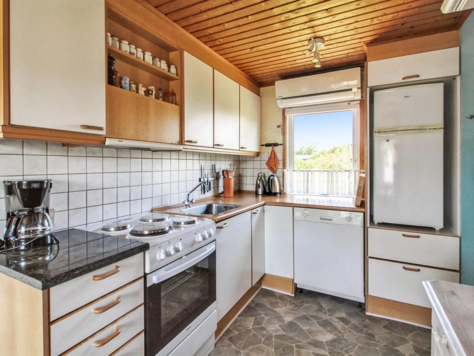 "Veijo" - 800m from the sea-Inside