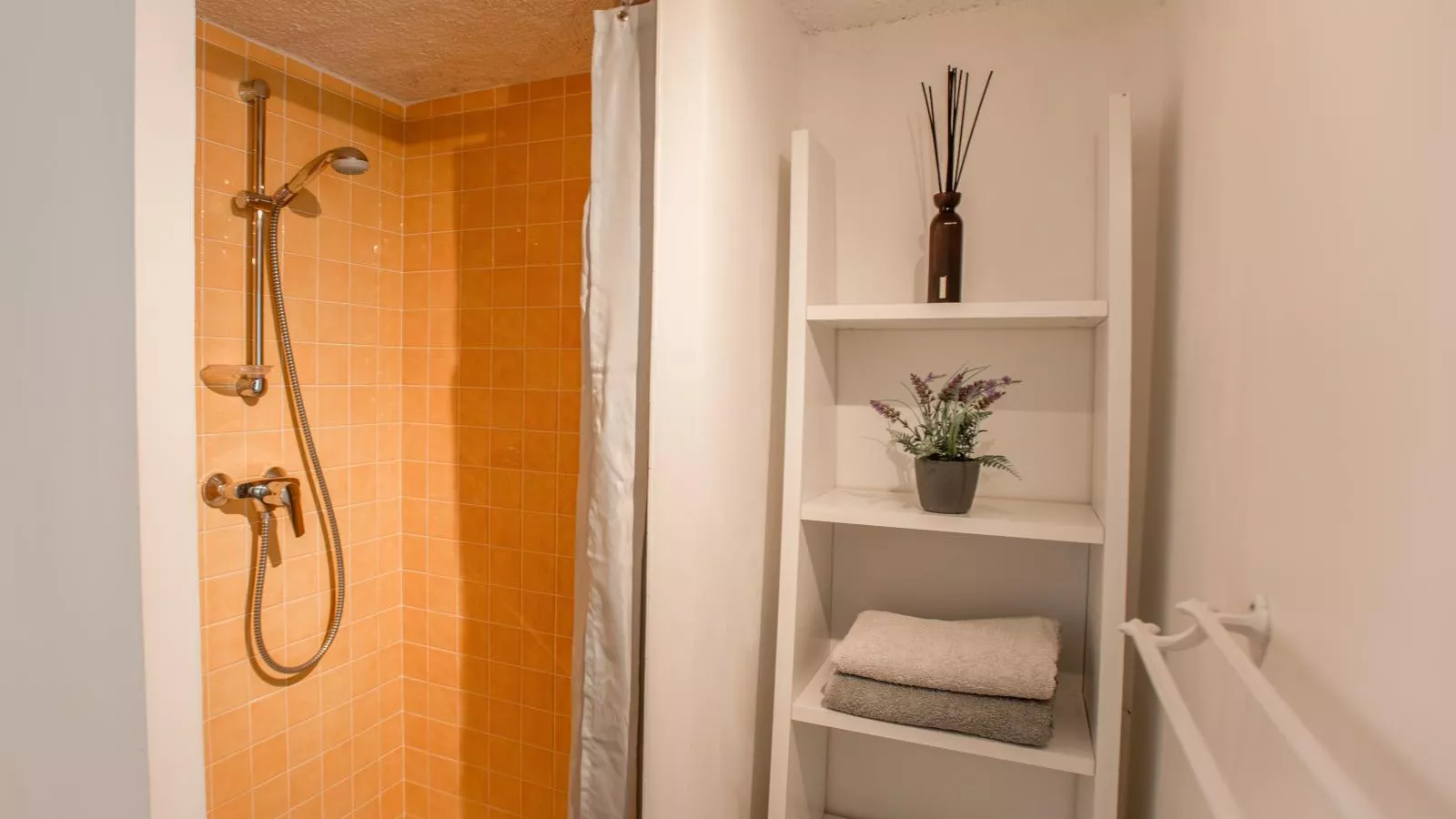 Lou Romarin-Bathroom