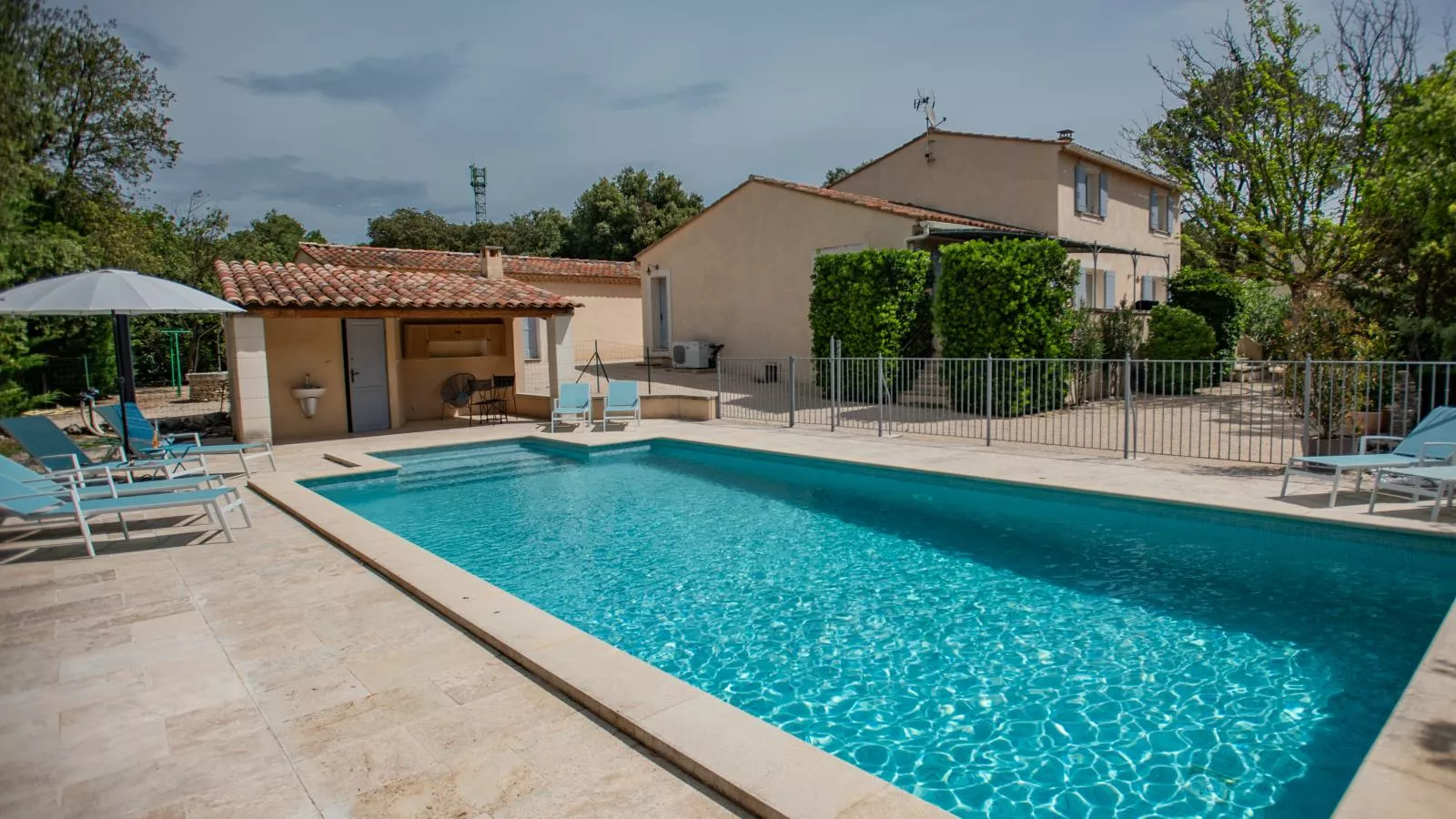La Cadeline-Exterior summer