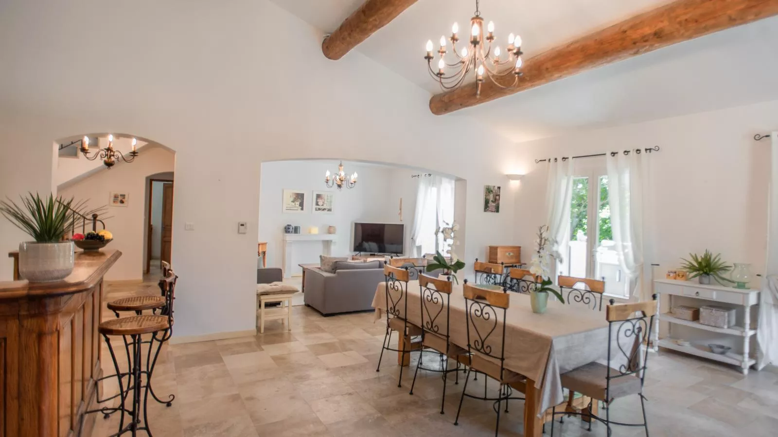 La Cadeline-Dining room