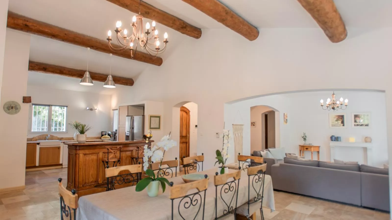 La Cadeline-Dining room