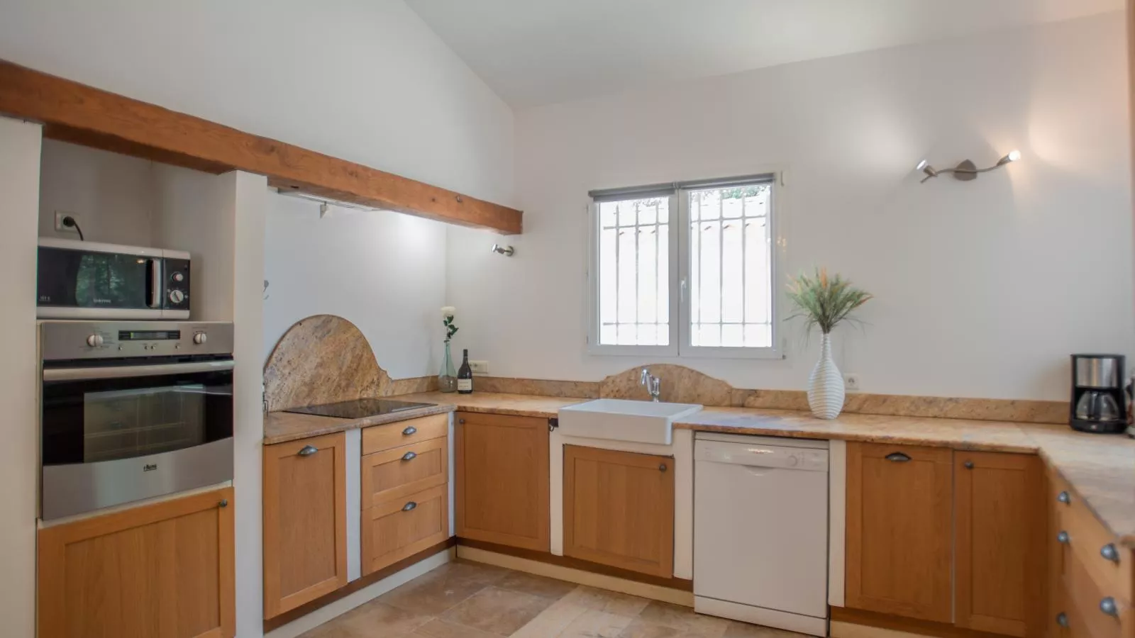La Cadeline-Kitchen