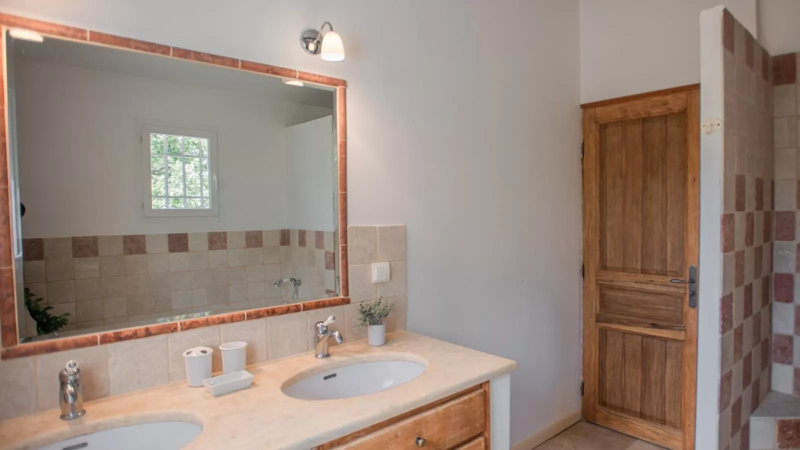 La Cadeline-Bathroom