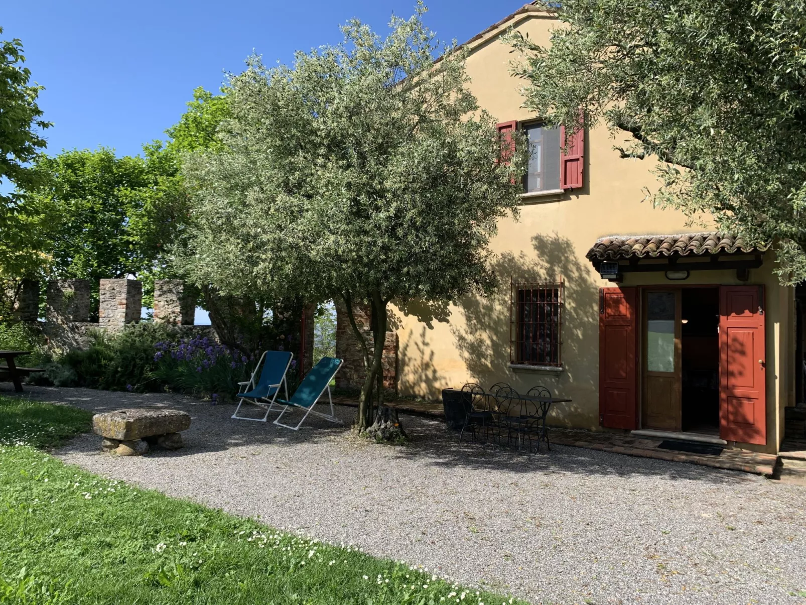Di Magnano-Outside