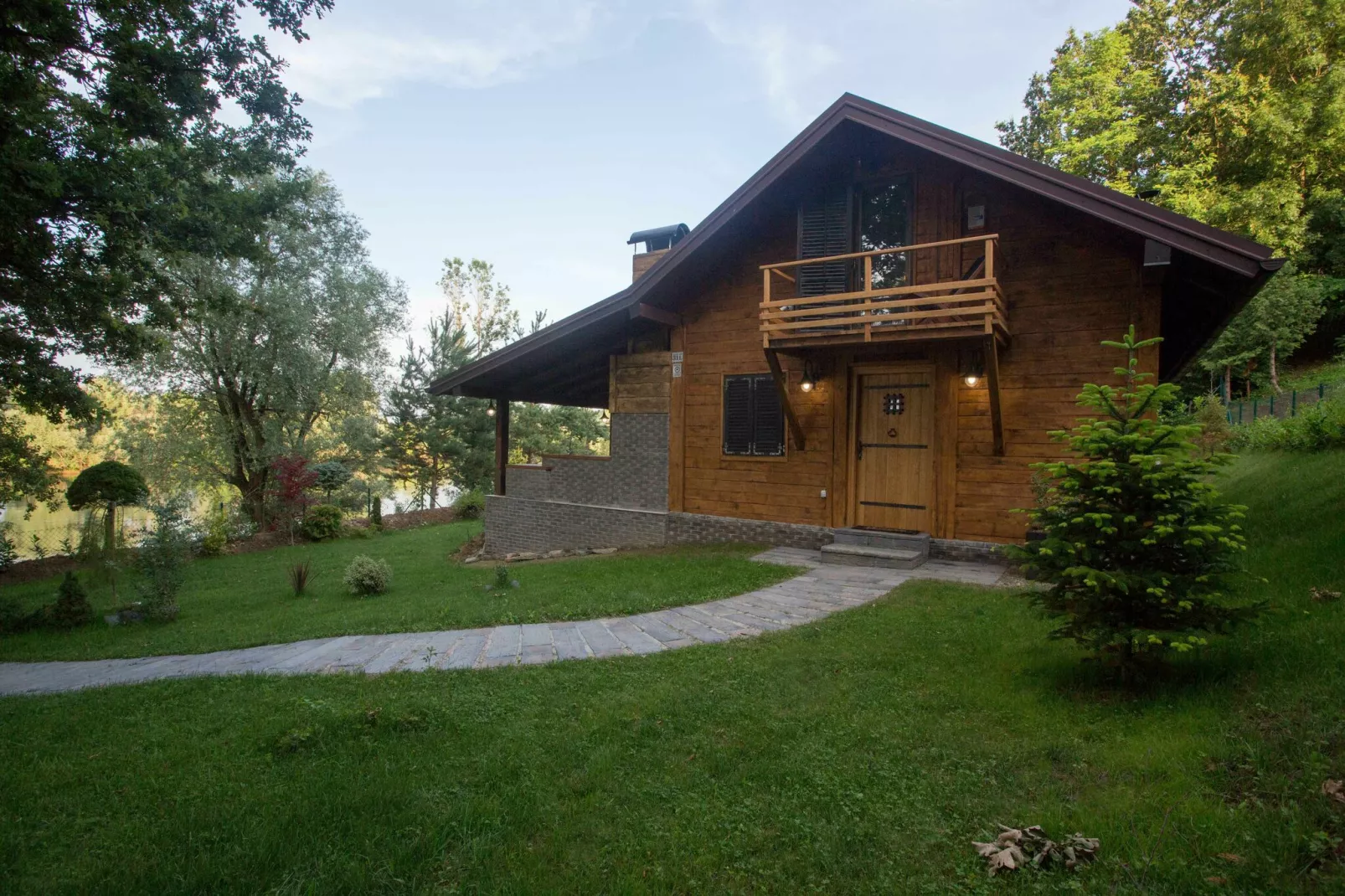 SWAN RIVER HOUSE-Exterior summer