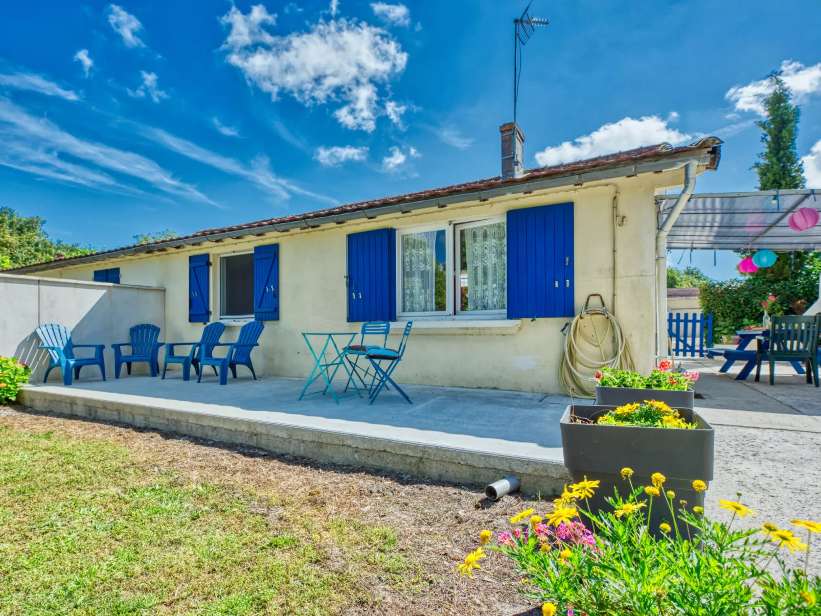 Pontac-Gadet 1-Outside