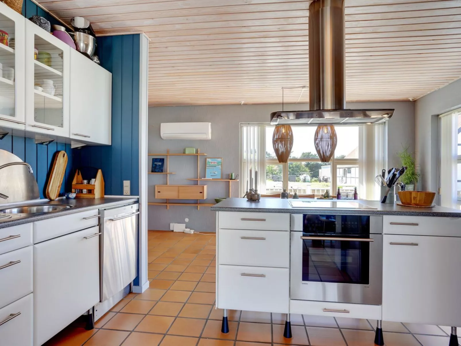 "Ljubinko" - 50m from the sea-Drinnen