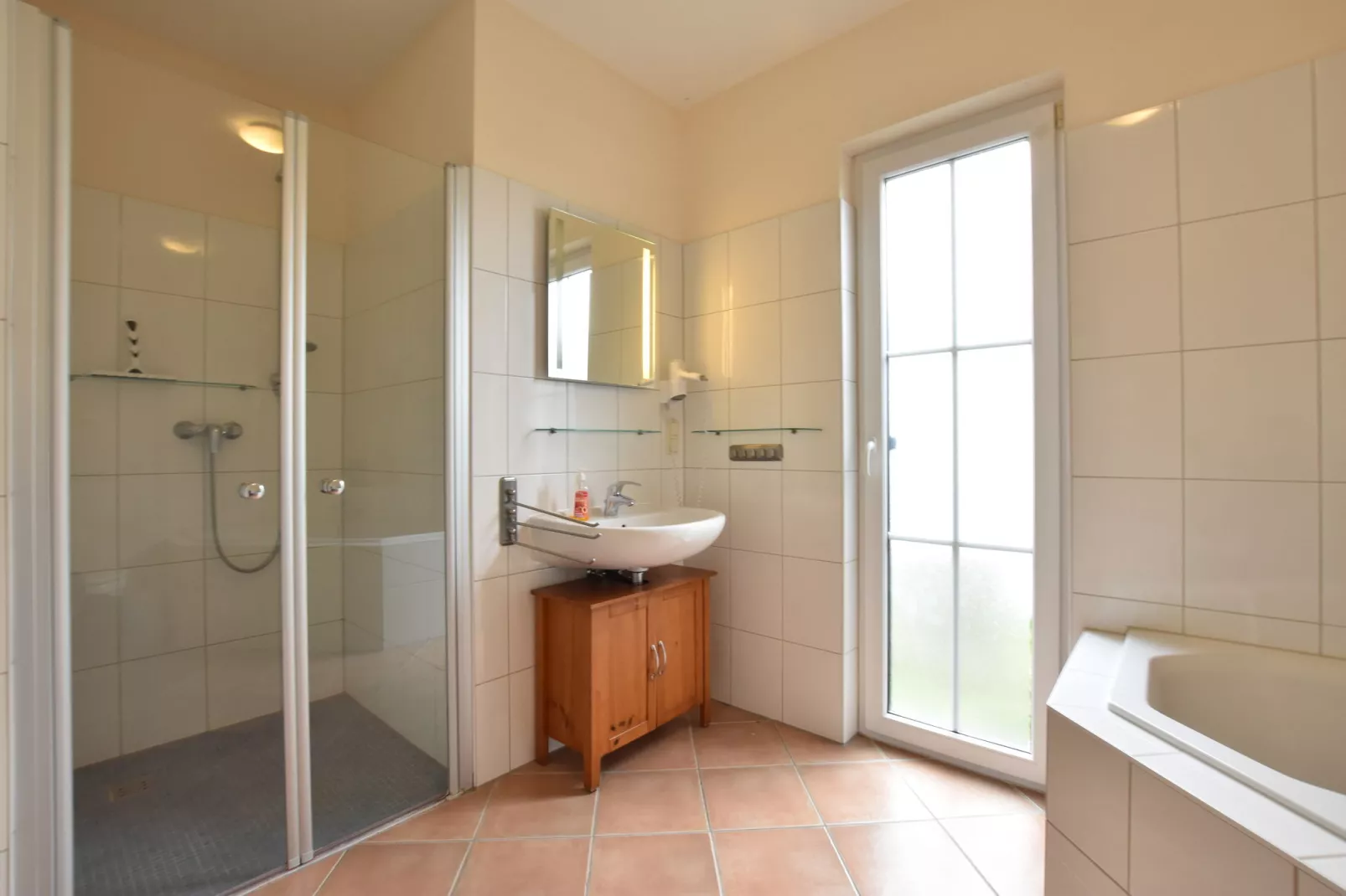 Minihus - Erdgeschoss mit Terrasse-Bathroom
