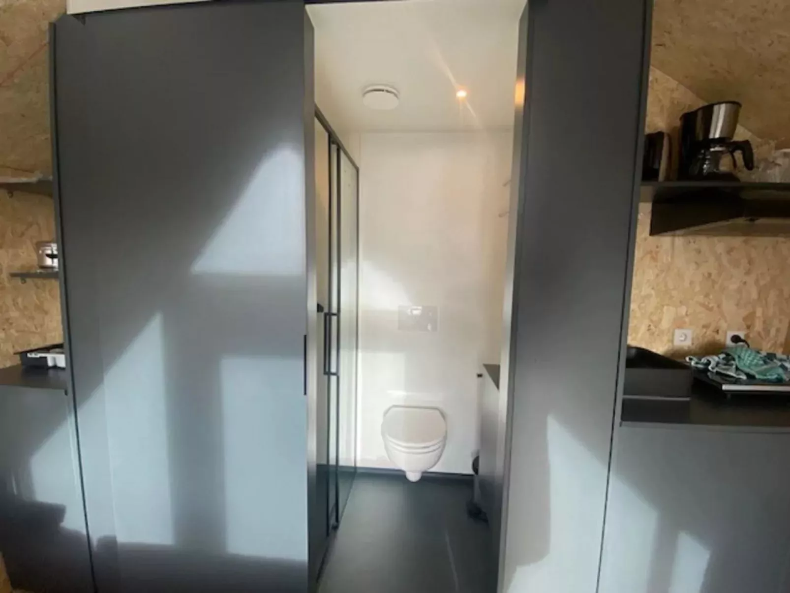 Tiny House Solo Retreat 2-Inside