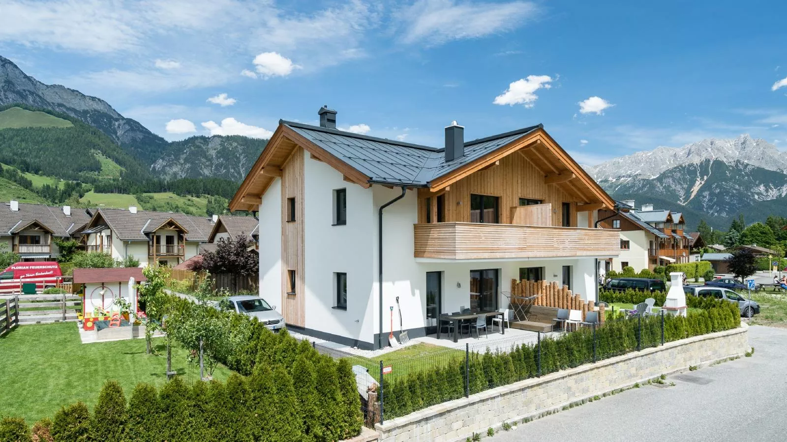 Ferdinand B-Exterior summer