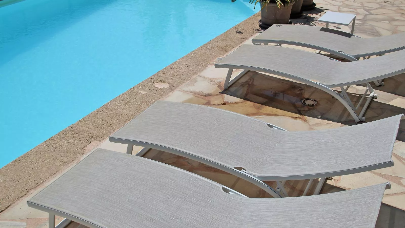 Lessix 8-Piscine