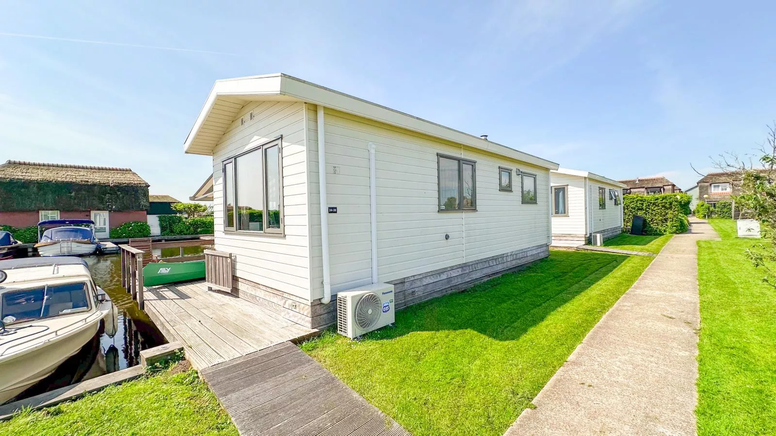 Blauwborst 24-20-Exterior summer