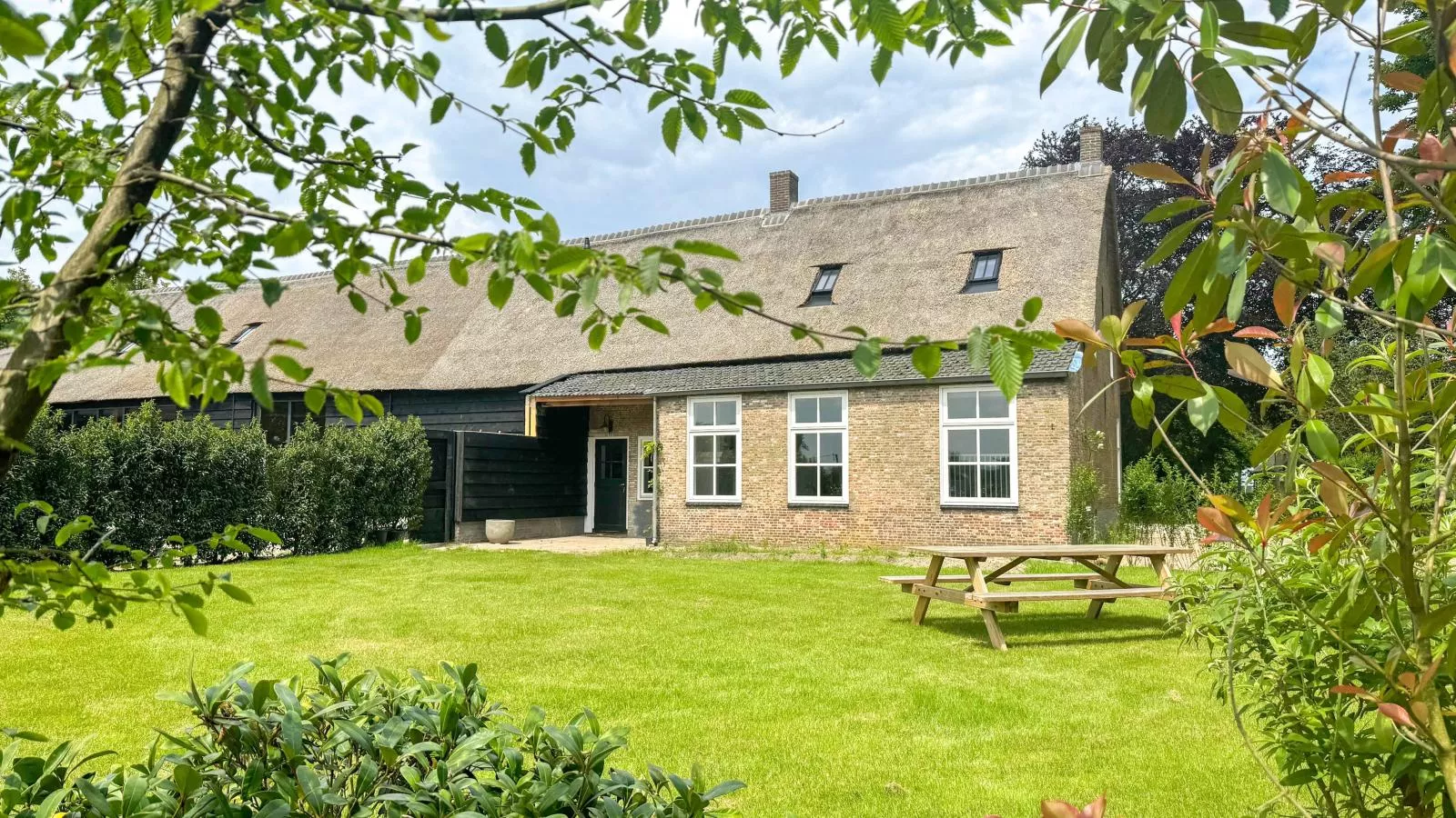 Het Hoevehuys-Exterior summer