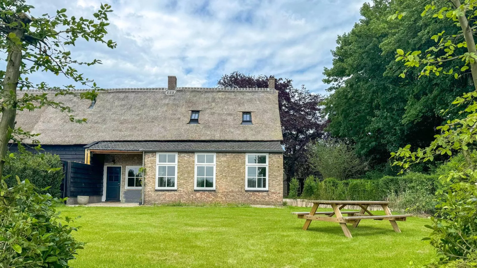 Het Hoevehuys-Exterior summer
