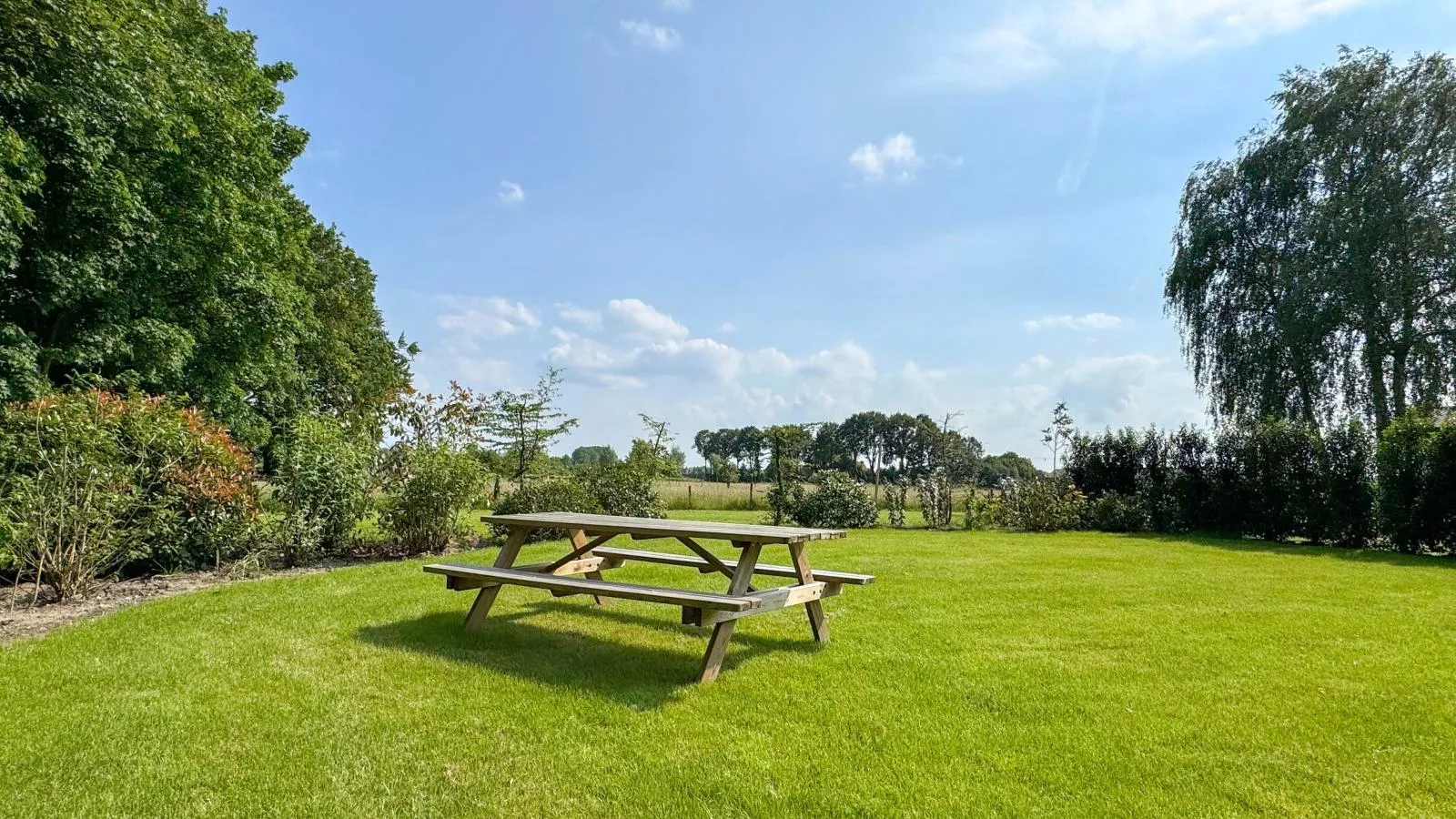 Het Hoevehuys-Gardens summer