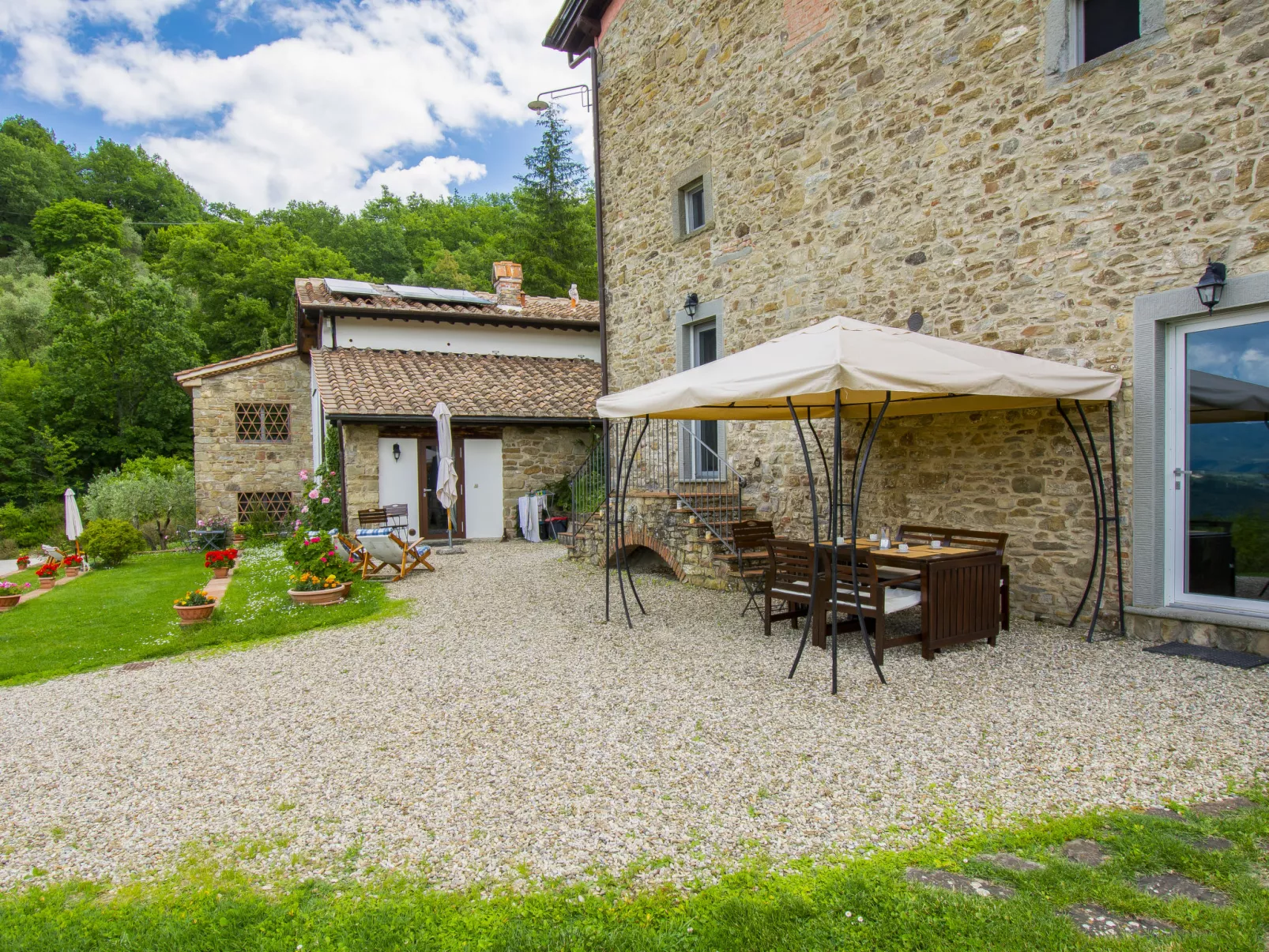 La Fonte-Outside