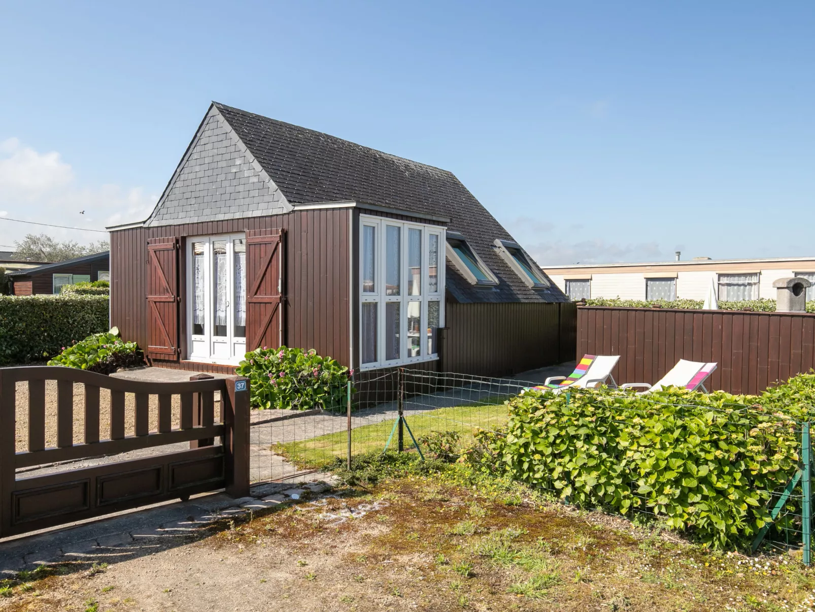Petit Chalet à la Plage-Outside