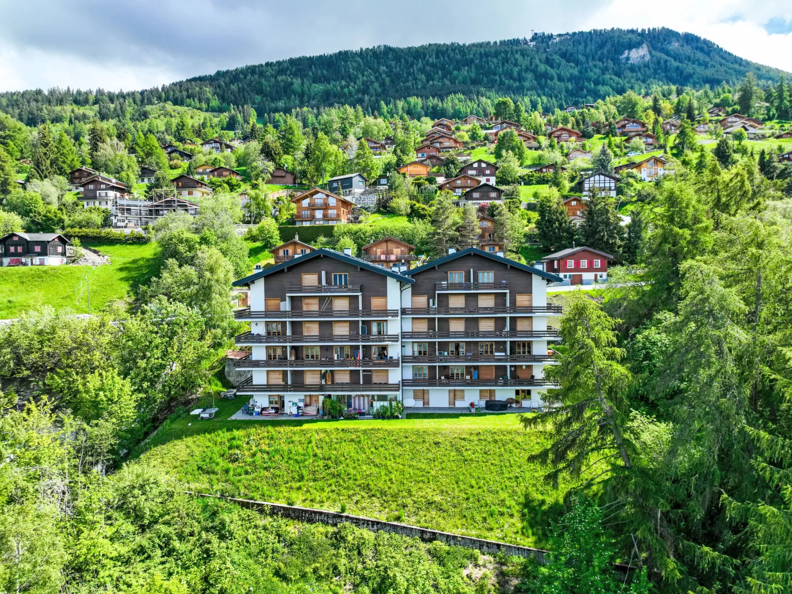 Swiss alps Cocoon Cascade 5-Outside