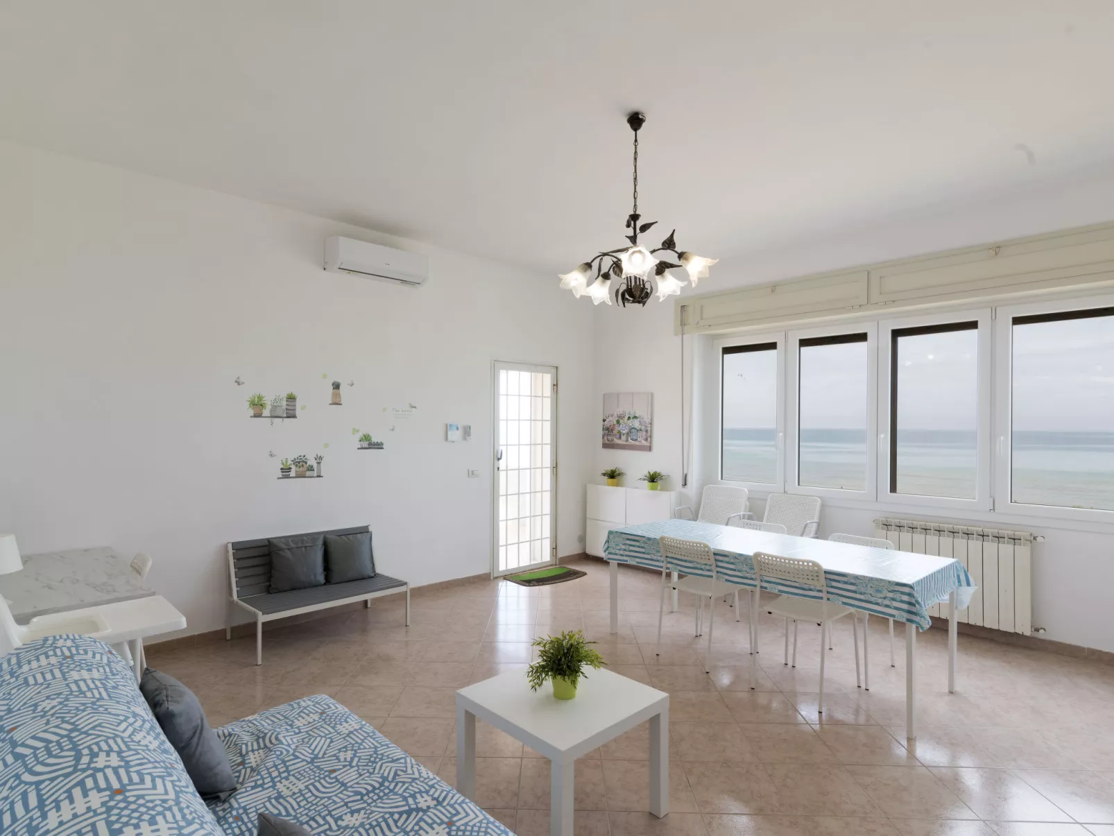 Rome's Beach House 1-Outside