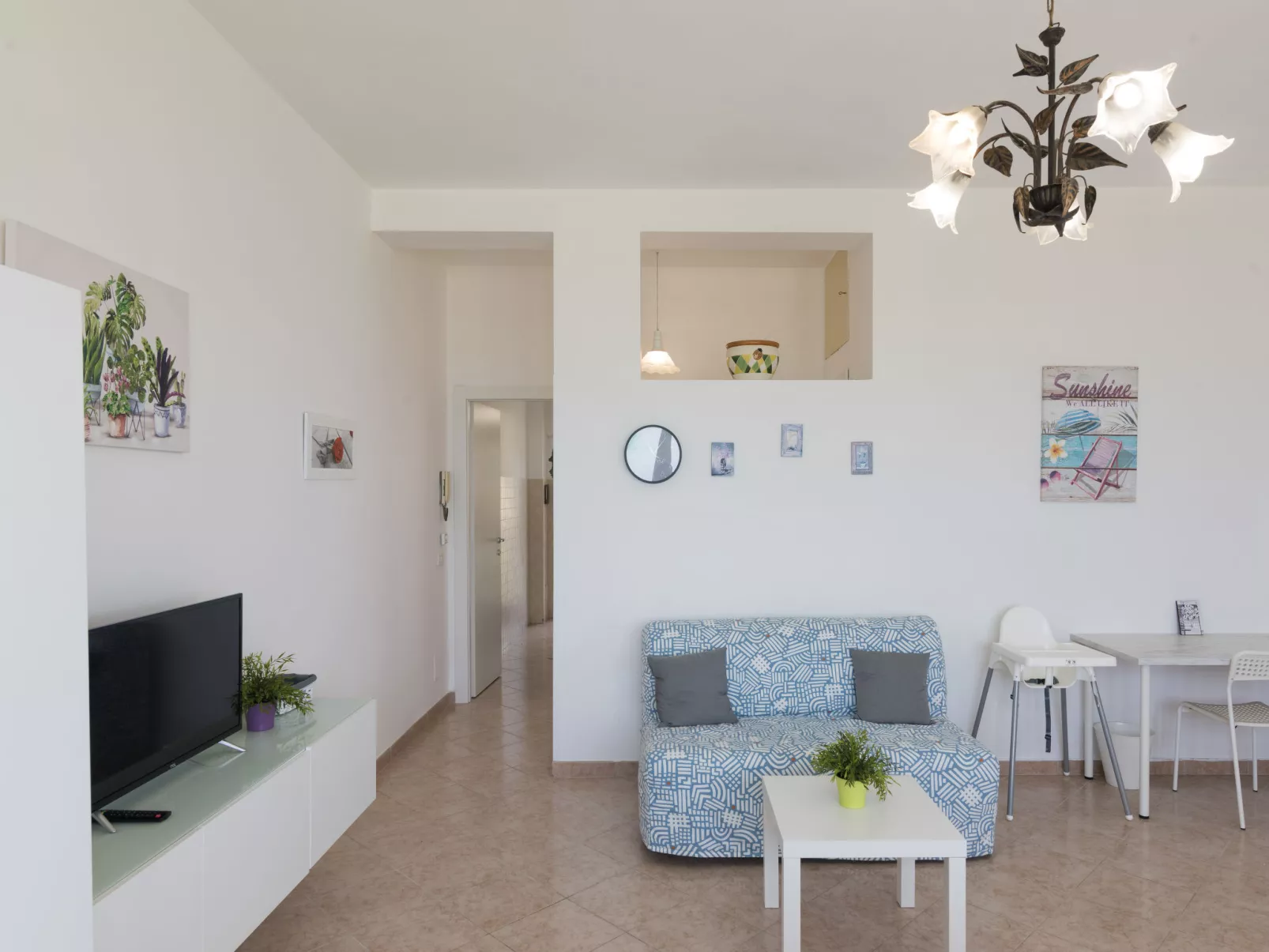 Rome's Beach House 1-Inside