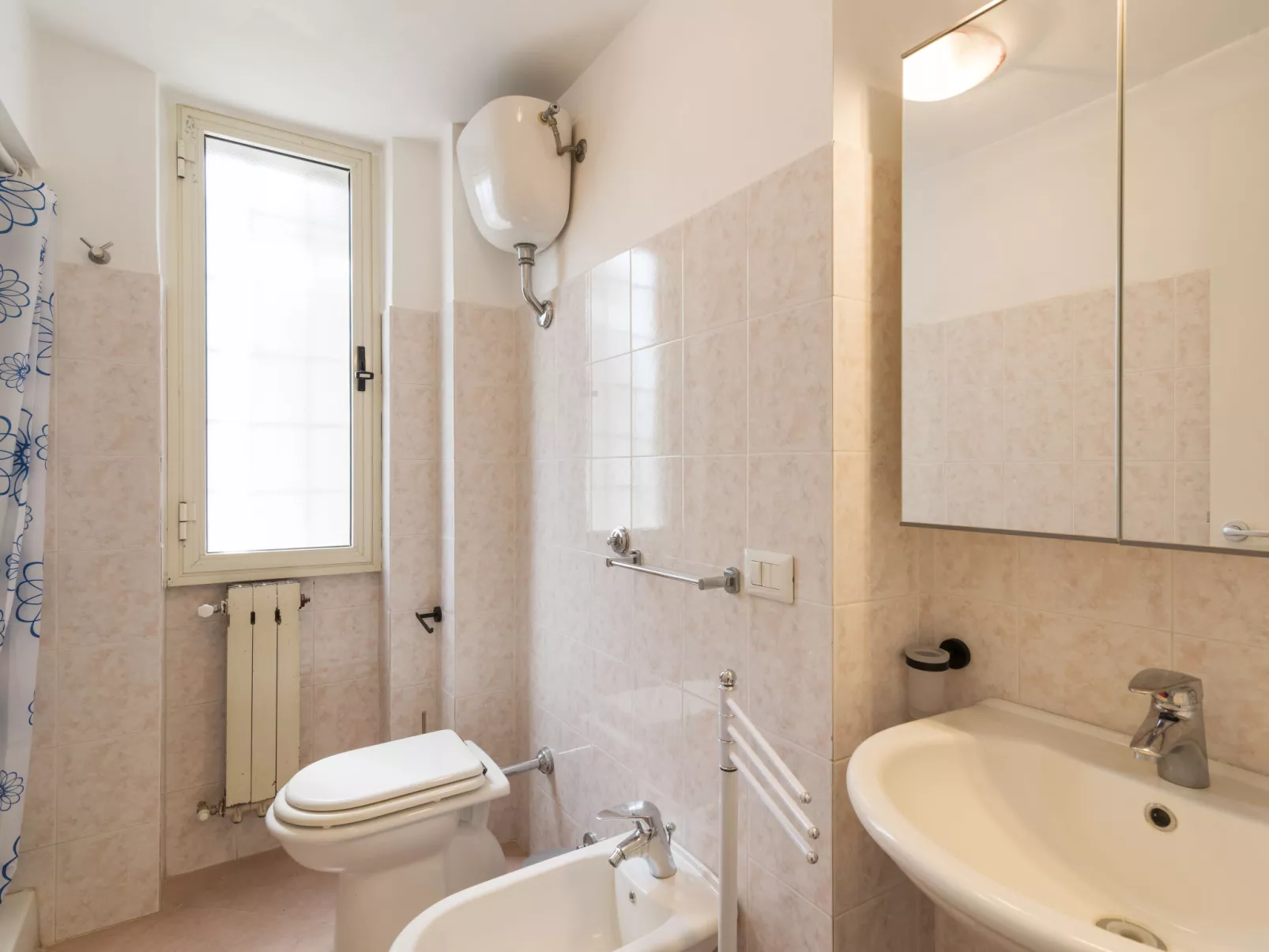 Rome's Beach House 1-Inside