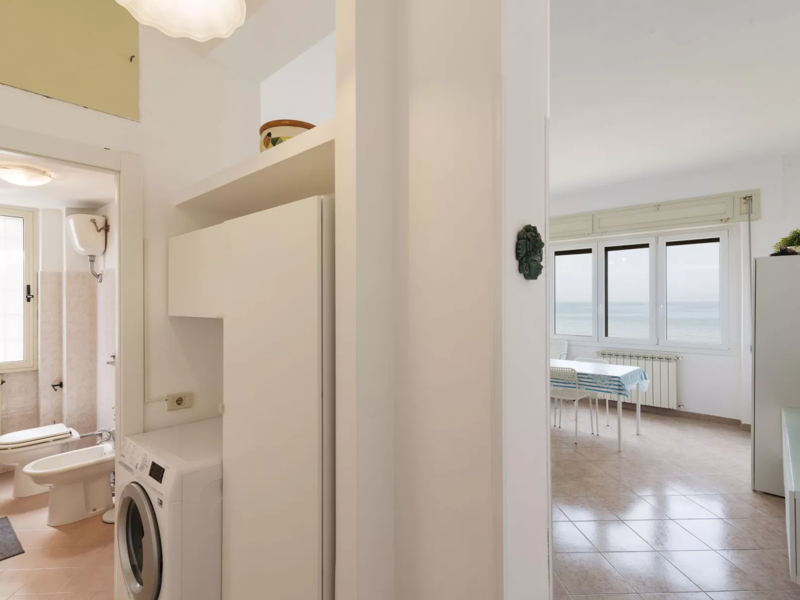Rome's Beach House 1-Inside