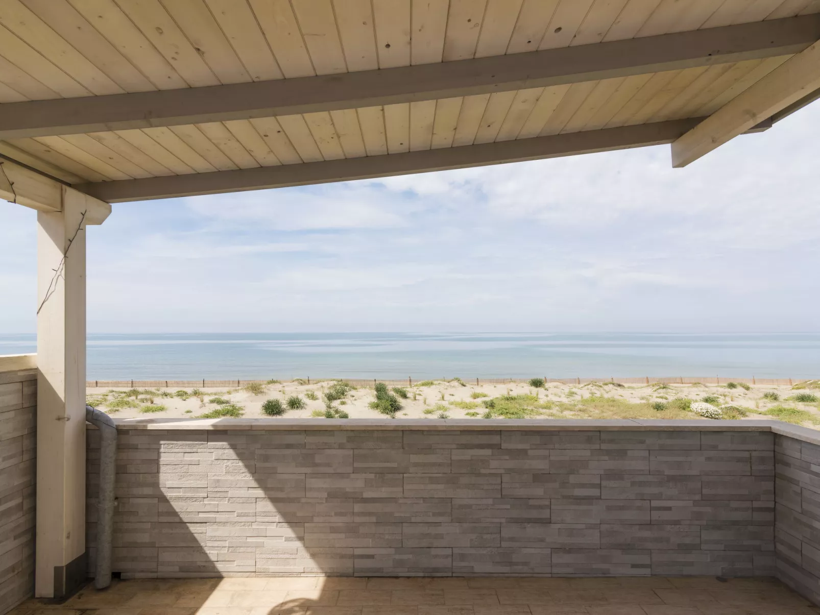 Rome's Beach House 1-Outside