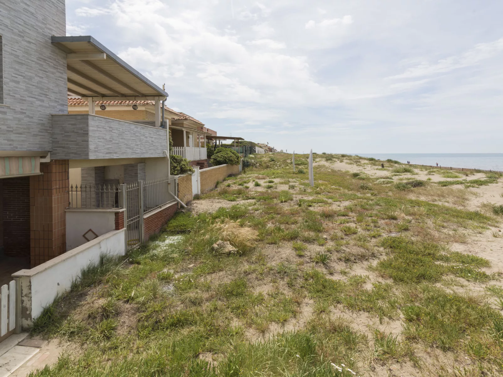 Rome's Beach House 1-Outside