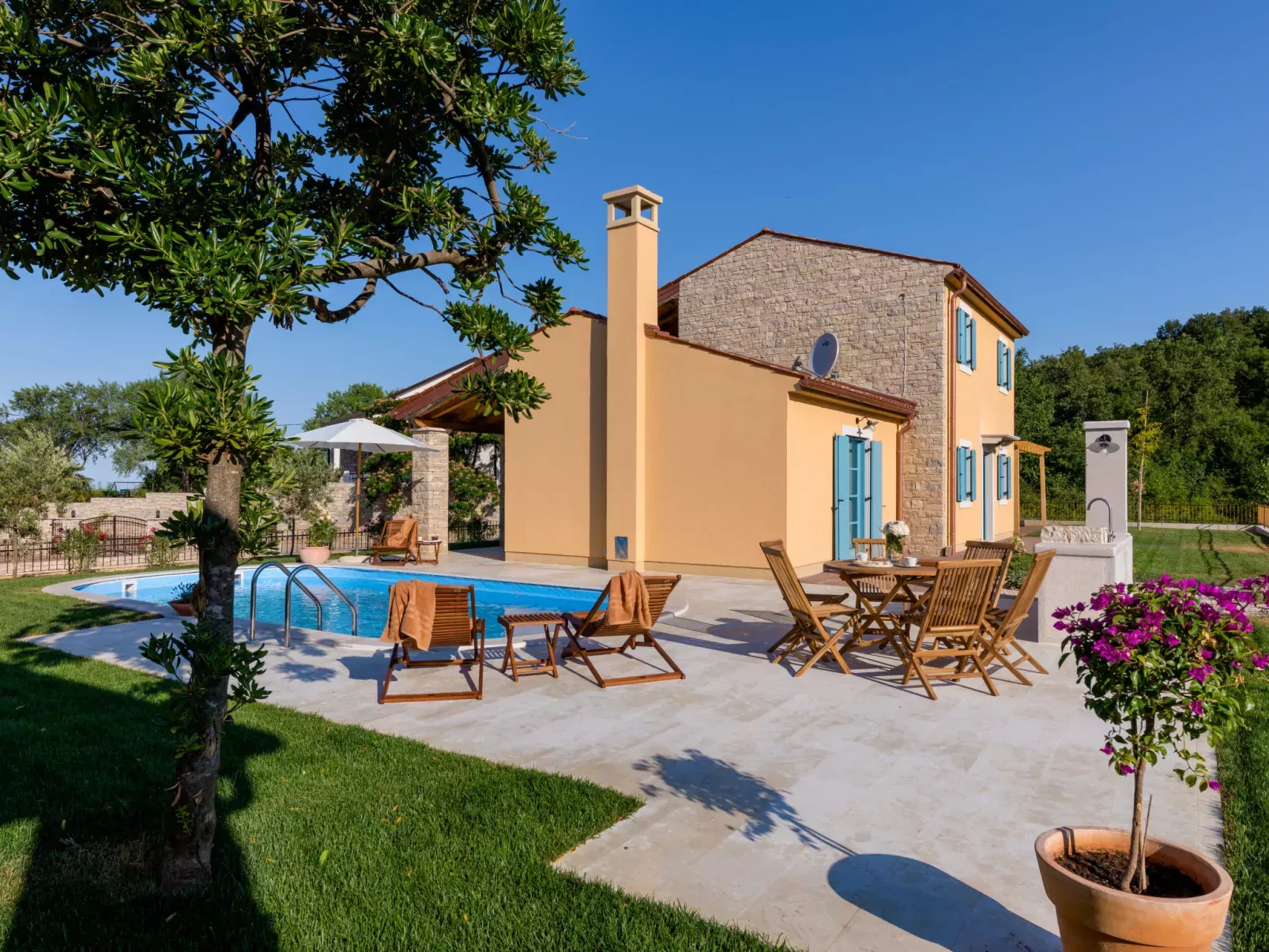 Villa Griota-Outside
