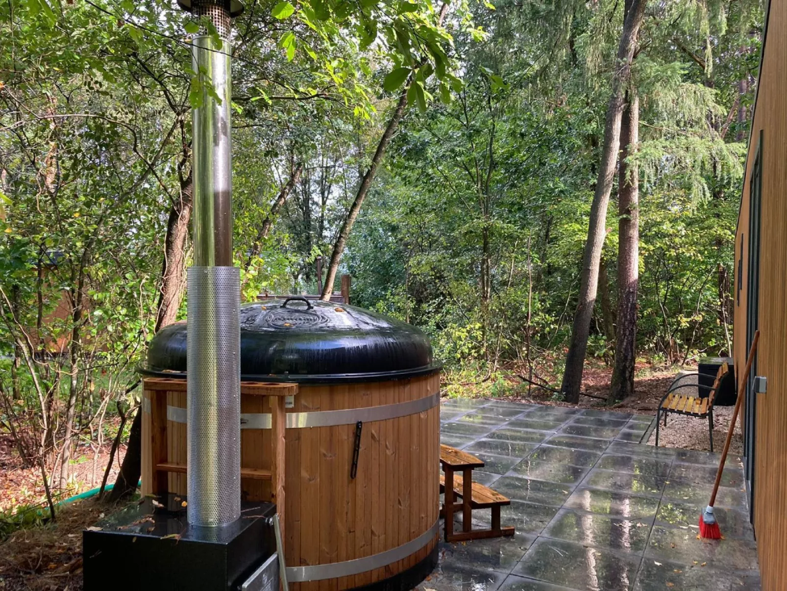 Just Nature-Hottub-Outside