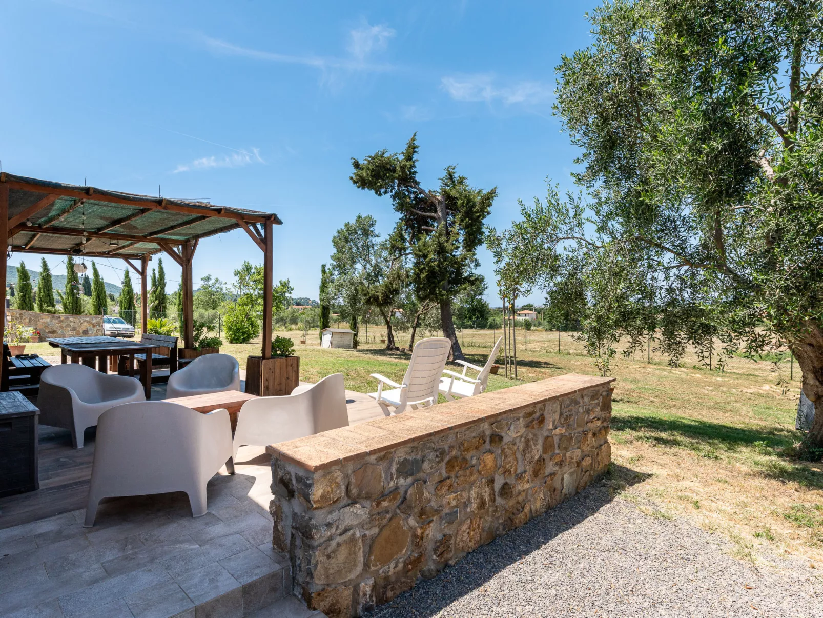 Il Mondanespole-Outside