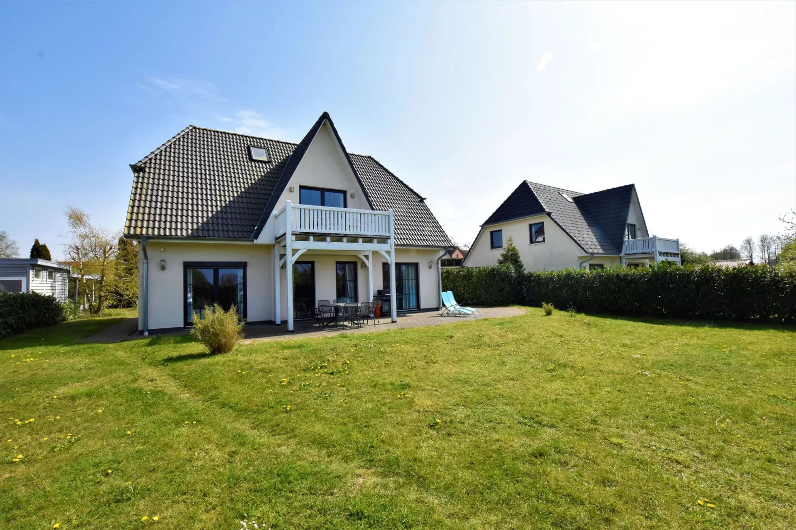 Minihus - Obergeschoss mit Balkon-Exterior summer