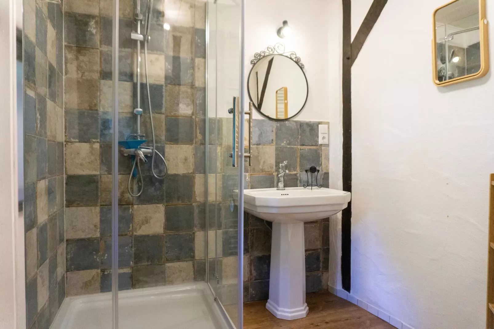 Ferienwohnung Erdenreich im Pyrmonter Zehnthof-Bathroom