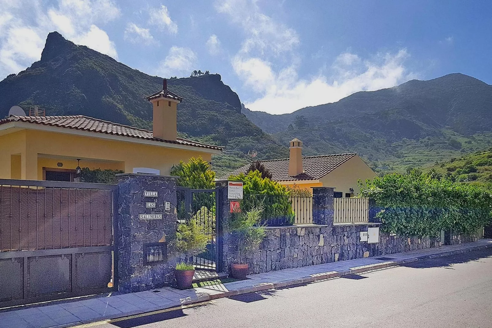 Las Salineras-Exterior summer