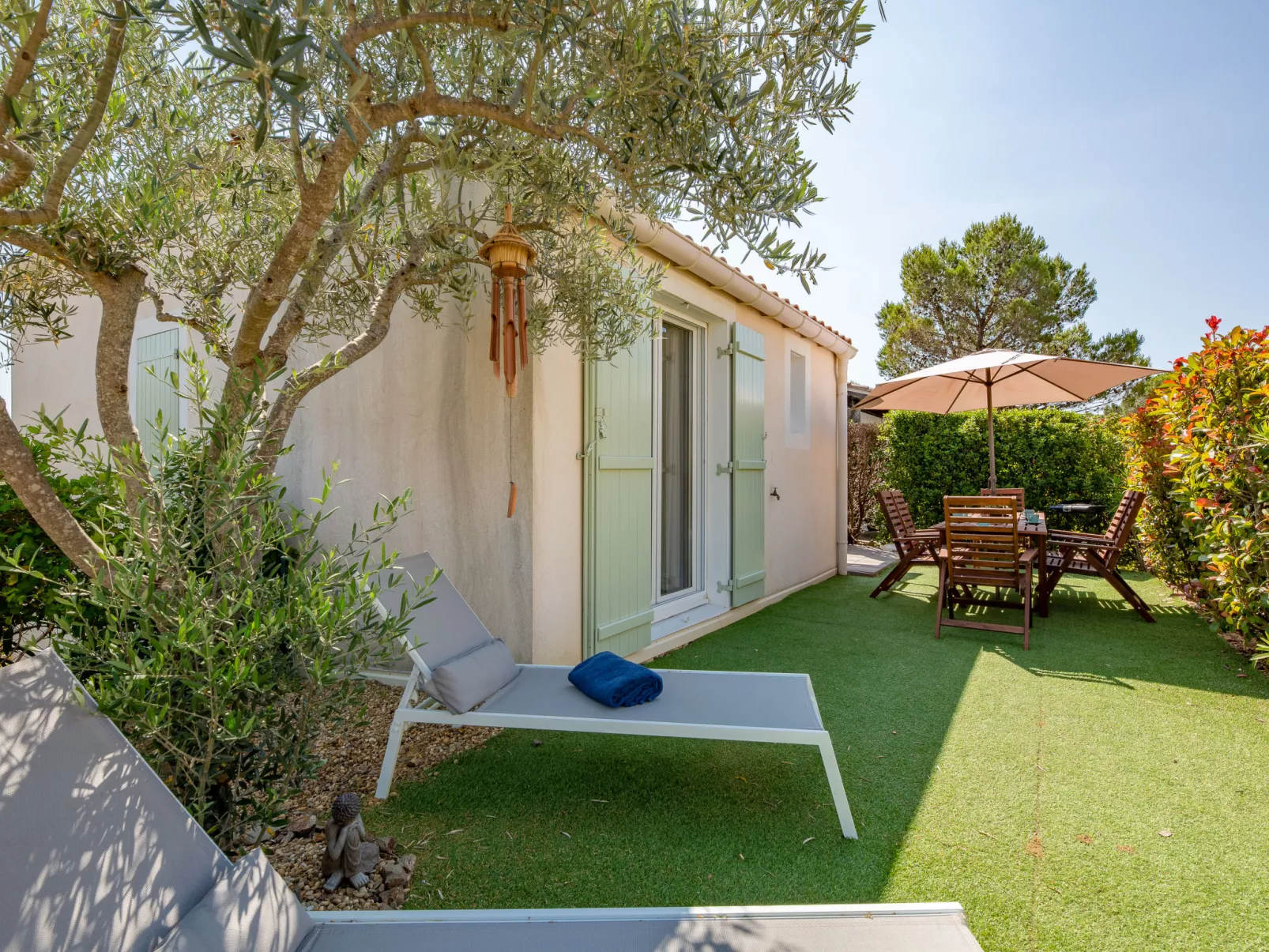 Les Eucalyptus-Outside